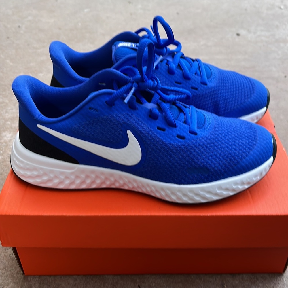 Boys Nike Revolution 5 GS Running Shoes - Picture 3 of 3